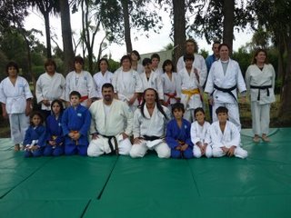 Los Profesores Ariewl "Wizard Alvarez,Gustavo Lódola y Lorena Tonello con los Judokas durante el 6º Encuentro en Parque Camet