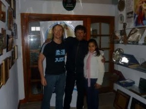 El Prof. Ariel Alvarez, Juan Curuchet y Cinthya Almada.