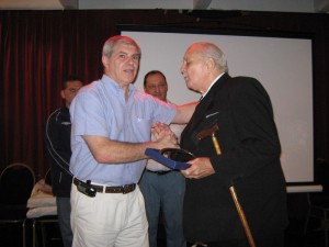 El Maestro Reinaldo Forti 9º Dan recibe la distinción Especial.