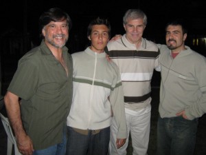Jorge, Joaquín y Nicolás Juri reciben a su llegada al Mtro.Antonio Gallina.