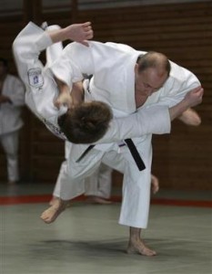Vladimir Putin entrenando con el equipo Ruso de Judo.