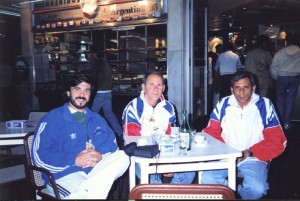 Breve momento para descansar tomando café en peatonal San Martín y Córdoba.