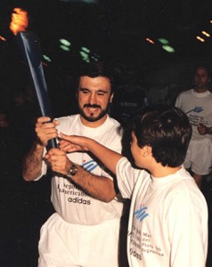 Jorge Juri y Cristian Nicolás Juri en el relevo de la Antorcha Panamericana.