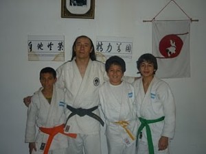 Marcio Liberatore , Kôta Grigoraci y Nicolás Chiariello con el Prof. Ariel Alvarez.