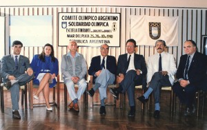 CURSO COI 1990:Izq. a Der.: Prof.Jorge Juri , Prof.Liliana Escudero, Prof. Justo Román,a la derecha  José F. De la Cueva(Coodinador).