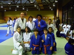 Los Judokas de la Regional Atlántica con el Prof.Ariel Alvarez y la entrenadora Cubana