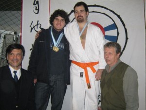 J.Juri, Ezequiel Dentis 2º ,Claudio Pallini 1º en Kyus Nov.-100 Kg.y Ariel Spada Sec.de Acción Social de Luz y Fuerza.