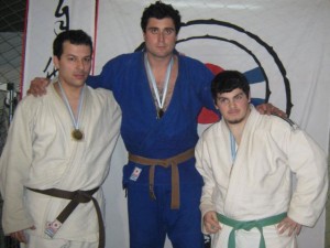 Podio Kyus Grad.-100 Kg: 2º Gustavo Quintela,1º Gerardo Giamberardino, 3º Pablo Blaser.