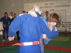 El Mtro.Antonio Gallina en plena actividad con el judoka de Dojo Bushido-Academias Judi  Braian Kren.