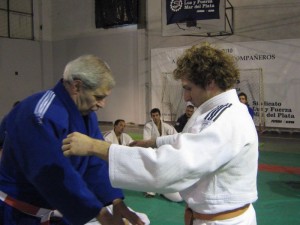 El Mtro.Antonio Gallina con el judoka de Dojo Los Naranjos Emmanuel Tieso.