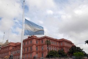 casa-gobierno-bandera-media-asta