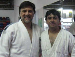 El Prof. Jorge Juri con el instructor Walter Olmos.