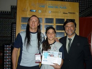 Prof.Ariel Alvarez, Lara Amure y Prof. Jorge Juri en el Hall del Teatro Colon.