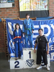 Rosario Torres 2ª en Infantiles B-44 Kg. entregó las medallas el Prof. Jorge Juri.