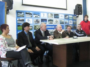 Autoridades durante la Ceremonia de entrega de Becas .