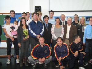 Foto general finalizada la Ceremonia de entrega de Becas y Subsidios.