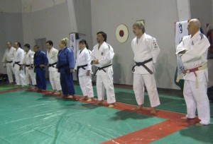 El Profesor Jorge Juri da las palabras de bienvenida a los Judokas Master 