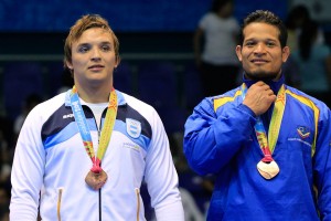 Alexei Juri Maier (Izq.) en el Podio Panamericano con la medalla de Bronce