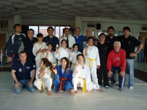 Las Judokas de la Asociación Regional Atlántica de Judo con los Técnicos, Arbitros y Autoridades de la Federación Metropolitana de Judo.